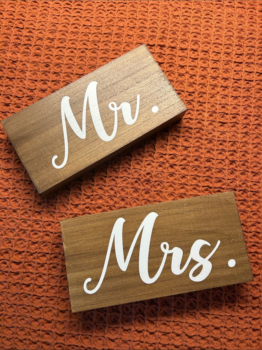 Mr. and Mrs. Wooden Signs - Rustic Brown Wedding Décor